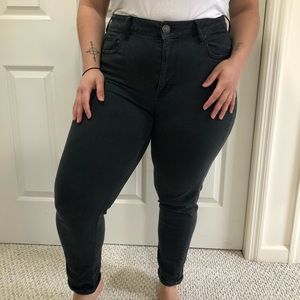 AMERICAN EAGLE / BLACK SKINNY JEANS / SIZE 10